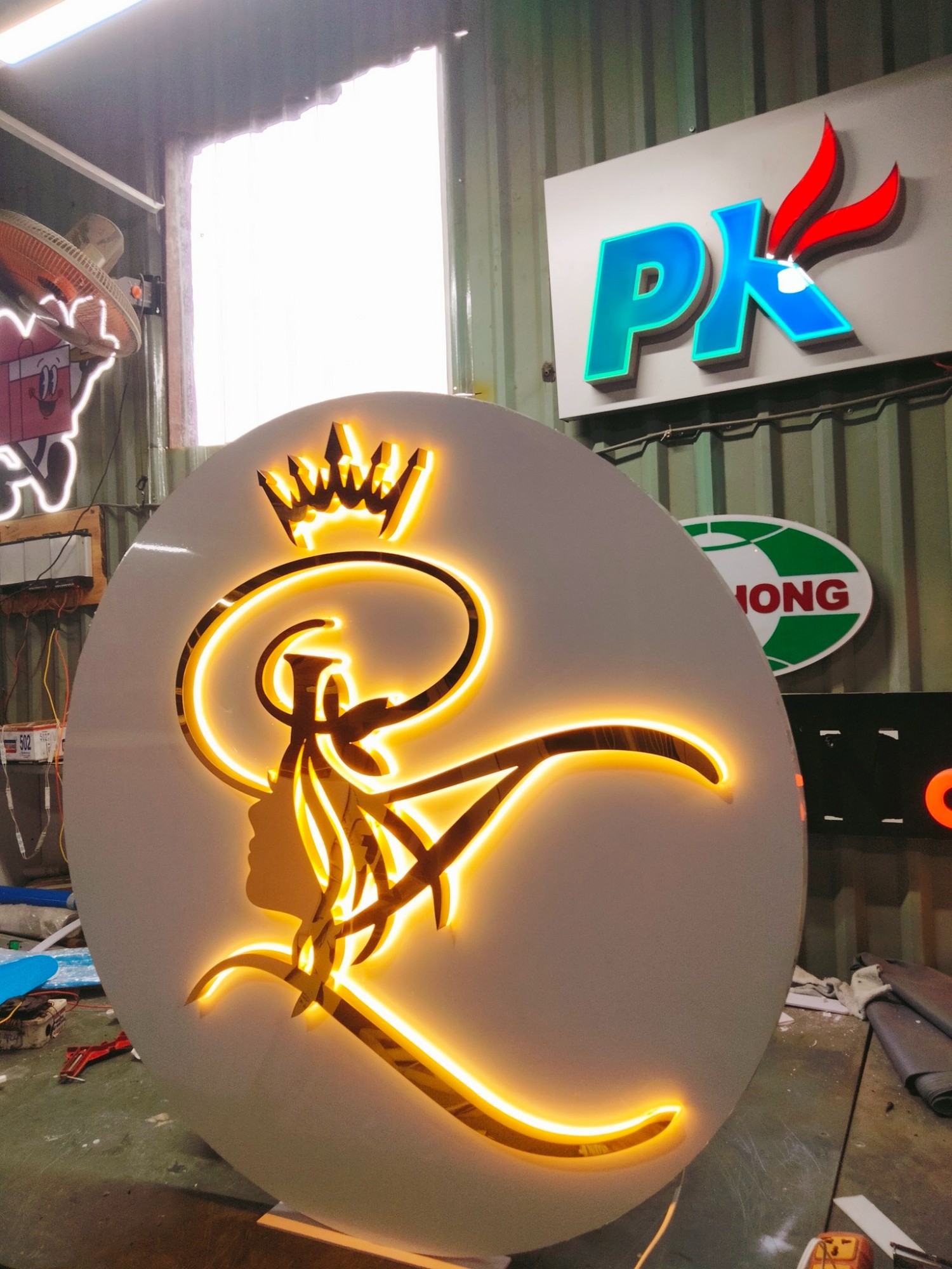 LOGO VÁCH/QUẦY LỄ TÂN